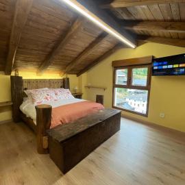 Apartamentos Rurales Casa Carloto, hotel di Castañedo