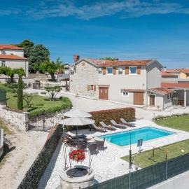 Four-Bedroom Apartment In Nova Vas