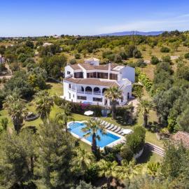 Villa Quinta Luz 9 Bedrooms Large Pool & Snooker Table, hotel din Silves