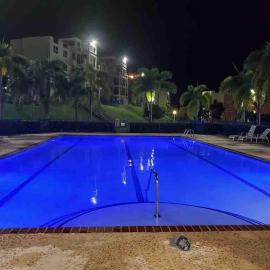 Costa Brava Beach & Pool Apartment 24-402, hotel en Ceiba
