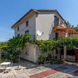 Cozy Apartment In Sveti Juraj With Wifi, hotel in Sveti Juraj