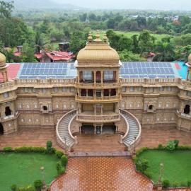 Aayush Resort Karjat، فندق في Kālundri