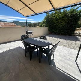 Moderne, climatisé et barbecue privé, hôtel à Château-Arnoux-Saint-Auban