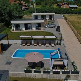 LaLuna Houses, hotel in Lipova