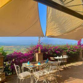 Casa Cerboneschi B&B in a medieval village with Panoramic Tuscan Hills, hotel a Casale Marittimo