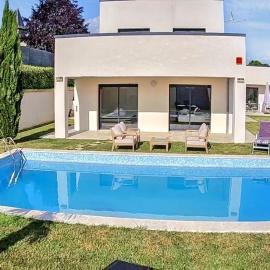 Villa 5 étoiles with swimming pool, sauna and balneo