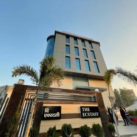 The Ecstasy Hotel, hotel di Lucknow