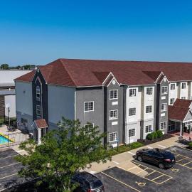 Viesnīca Sonesta Essential Hotels & Suites Kansas City Blue Springs pilsētā Blūspringsa