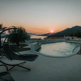 Apartment with Pool "Sunset Cove"