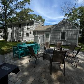SPACIOUS RENOVATED HOME in Historic Sandwich-MA CAPE COD، فندق في ساندويتش
