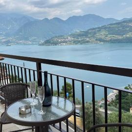 La Vista, hotel in Tavernola Bergamasca