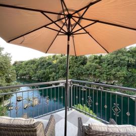 Kovac Riverfront Apartments, khách sạn ở Mostar