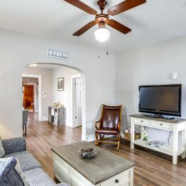 1 Mi to Water & Dtwn: Lake Erie Family Getaway