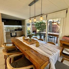 Espectacular casa en Cariló frte al Golf 8 personas、カリロのホテル