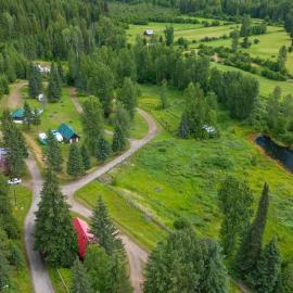 Helmcken Falls Lodge Cabin Rooms and RV Park, hotel em Clearwater