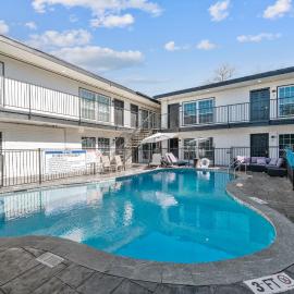 West U Studio, Near Med Center, Stadiums & Zoo