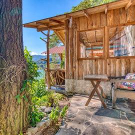Magical lakeview Casita, swim dock, sauna, kitchen
