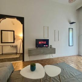 Central Apartment Netflix Balcony