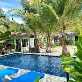 Rooms & Pool Macaws, hotel a Uvita