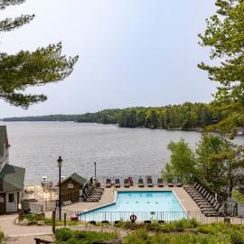 Rocky Crest Golf Resort, hotel v destinácii MacTier