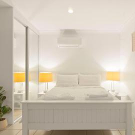 Classy Modern self contained Studio- Private & Peaceful, Hotel in Wellington Point