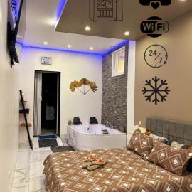 Suite GOLD L Amaryllis I Jacuzzi & Sauna privé I Centre Béziers Arrivée autonome, hotel u gradu Bezje