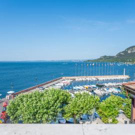 ApartmentsGarda - Baia Del Garda 5, готель у Гарді