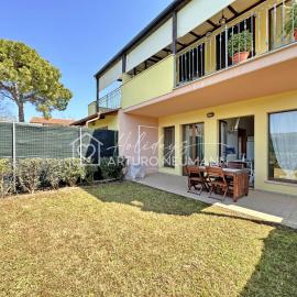 163- Bilocale a Marcelli, con aria condizionata, giardino e posto auto - SPIAGGIA INCLUSA, hotel v destinácii Marcelli