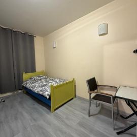 Face à la gare - Chambre 5, hotel in Roanne