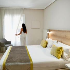 Aparthotel Los Girasoles, хотел в Сарагоса