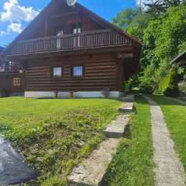 Chata pod horou, hotel vo Valči