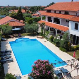 Apartments Isabella، فندق في Nova Vas