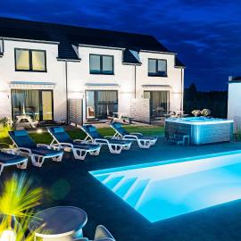 Cichy Domek Karwia - Apartamenty - Basen, Jacuzzi, Sauna, hotel u gradu Karvija