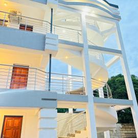 De Mose Family Lodge, viešbutis mieste KwaZibukwane