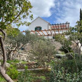 Villa Tramonto – hotel w mieście Sutivan