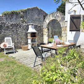 La Casa Gotica - 5815, hotell i Isla
