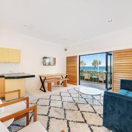 The Retreat : Beachfront View + Parking