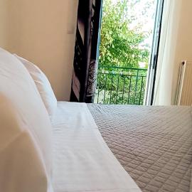 Sofia's Home 9min. Athens Airport, Hotel in Artemida