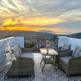 Casa Verano, duplex with sea and mountain view、Gökçeadaのホテル