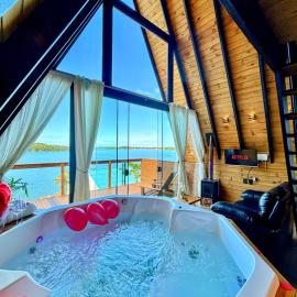 Chalé com Hidromassagem, Lareira e Piscina na Beira da Lagoa, hotel a Imaruí