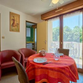Studio moderne avec balcon et animaux admis - FR-1-841-50, hotel in Barbotan-les-Thermes