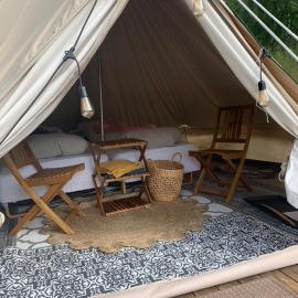Glampingtelt i fjordkanten, Rønlund Hyttepark, hotell i Ron