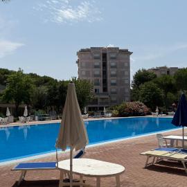 M446 - Marcelli, trilocale in residence con piscina, hotel en Marcelli