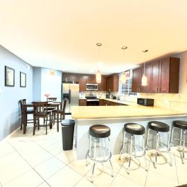 Spacious Home Sleeps 12 Ideal for Groups, Hotel in Houston