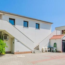 1 Bedroom Cozy Apartment In Nin