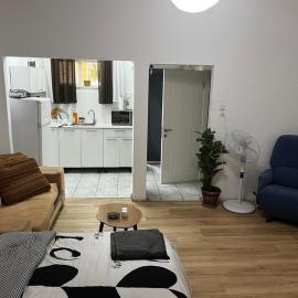 Mishmar HaGvul 9, Apartment 5