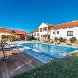 Pet Friendly Home In Miranje