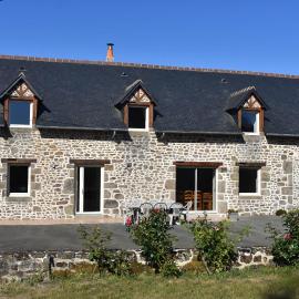 Gîte La Mancellière - Maison familiale 12-15 pers, grand jardin, jeux & pétanque - Pleine nature