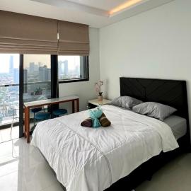 Cozy Studio Apartment with Balcony, hotel u gradu Surabaja