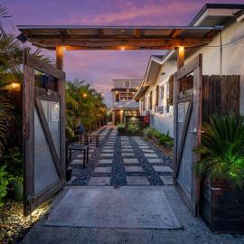 Cozy and Private Studio w Outdoor Deck
